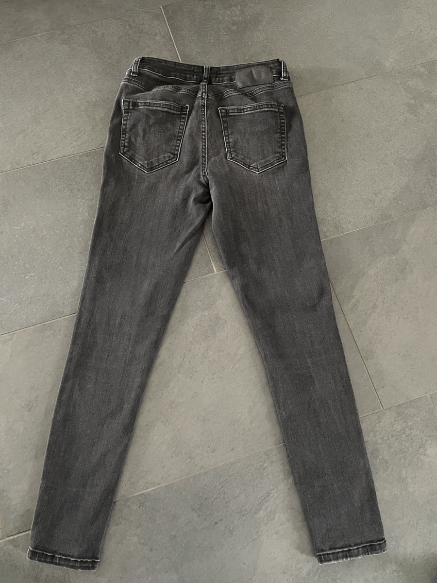 Pieces Jeans: Jeans – Usato da Balgach venduto da sei_s6d7 2