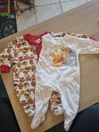 2 Baby-Schlafanzüge gr 62