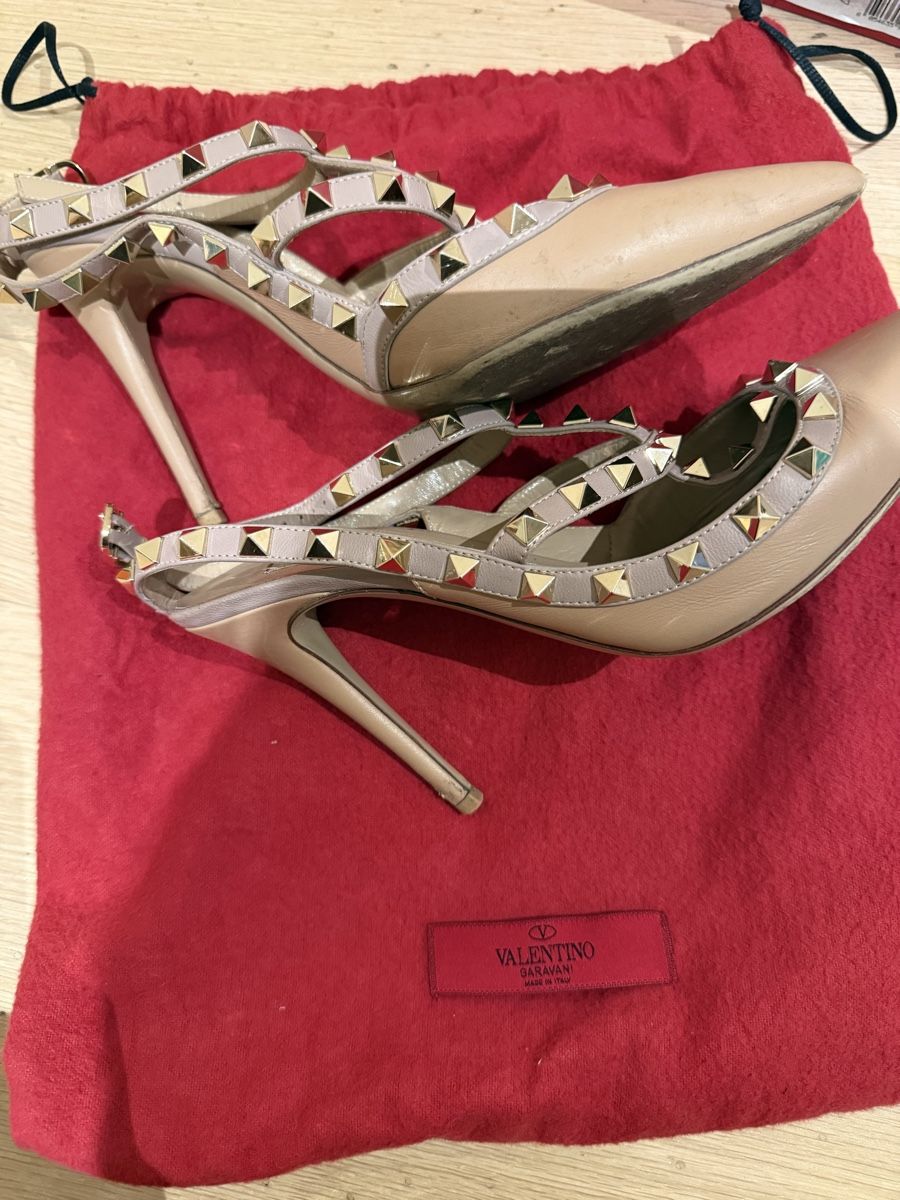 Chaussures femmes: Valentino Pumps Rockstud Caged pump – D'occasion à Pfäffikon SZ par Marva 1