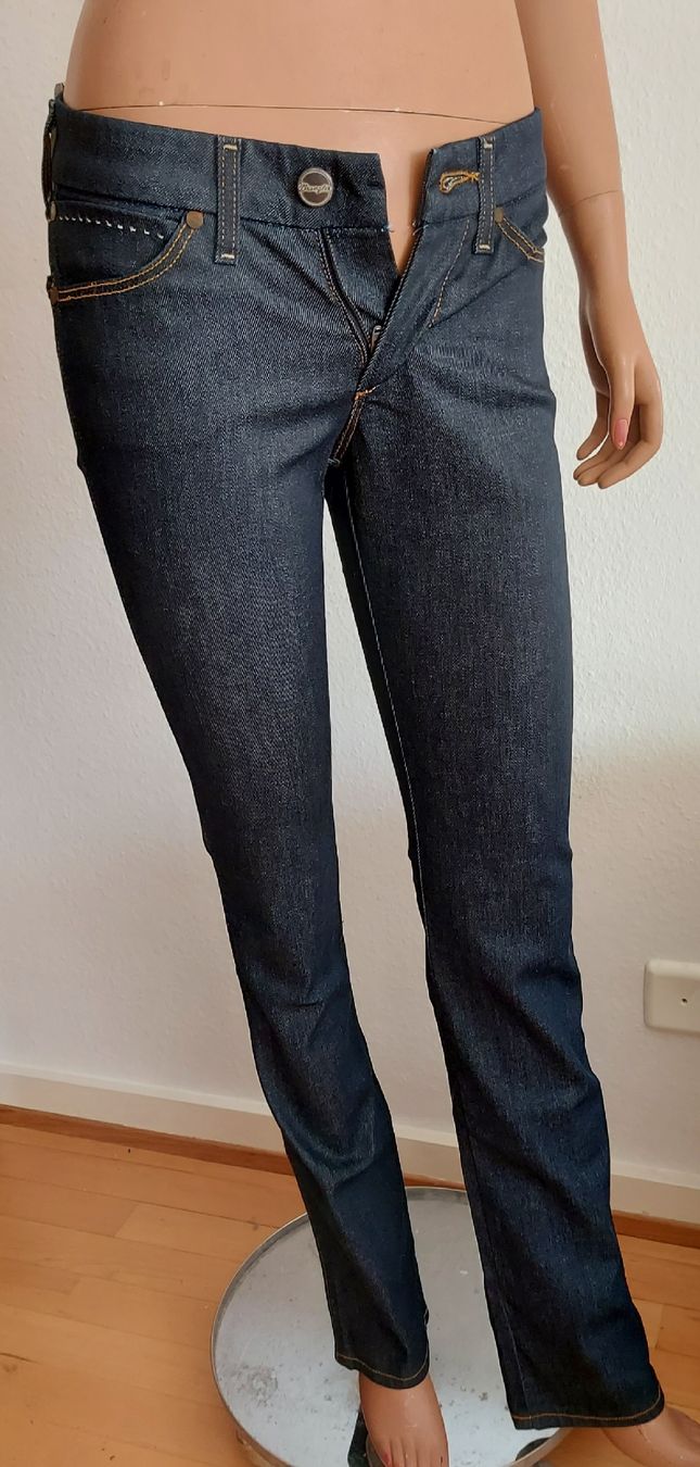 Wrangler Jeans: Neue Wrangler Damen Jeans Sofia Grösse W27 L34 – Nuovo e nell'imballaggio originale da Basel venduto da Mazzo84