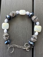 Armband mit Steinen