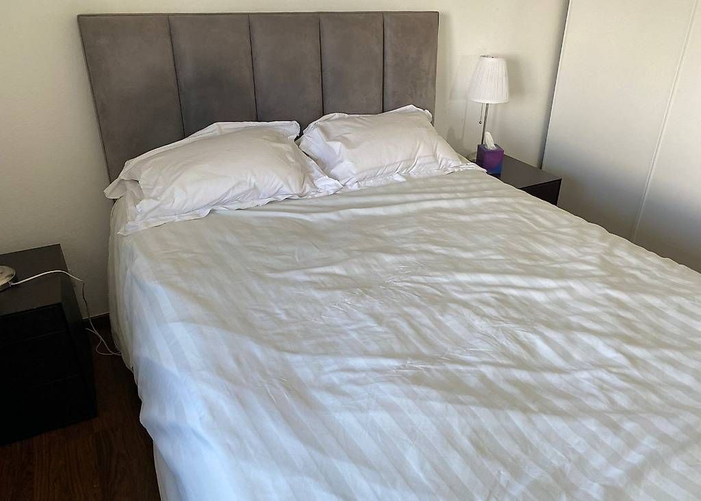 Lits: Vispring Queen size – D'occasion à Genève par stephen_gva