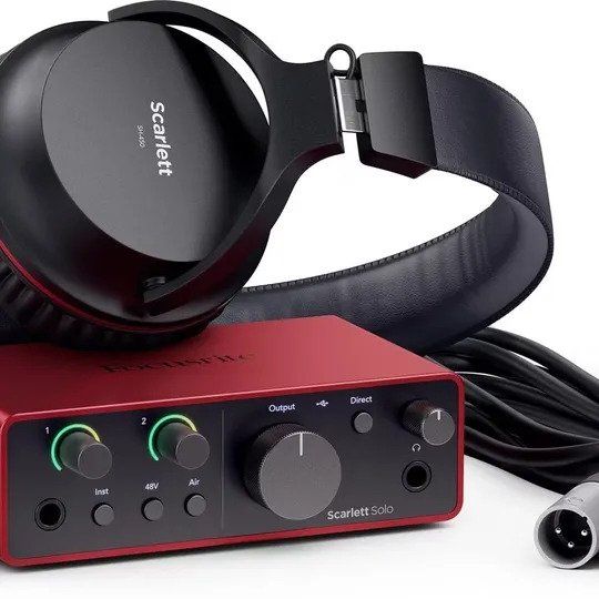 Aufnahmegeräte: Focusrite 4th Generation Set with filter and stand – Gebraucht aus Küsnacht ZH von gim_jgz9