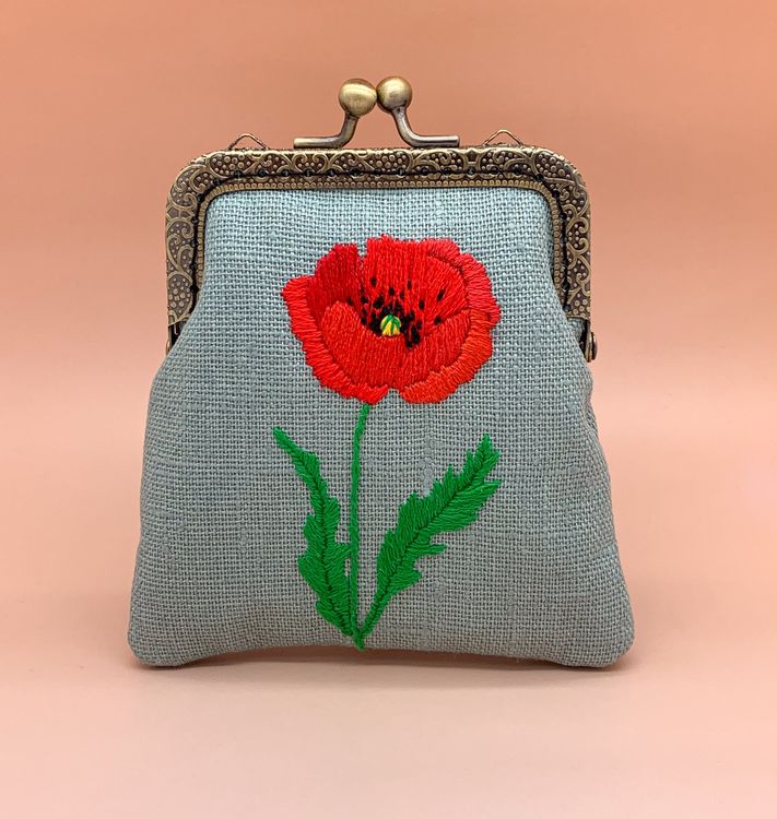 Handbesticktes Portemonnaie mit Kreditkartenfach&amp;quot;Carré&amp;quot; Mohn | Kaufen ...