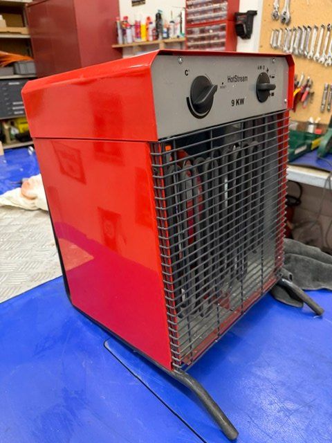 Radiatori: Hot Stream 9 KW Heizlüfter – Usato da Sennhof venduto da Flatron4 2