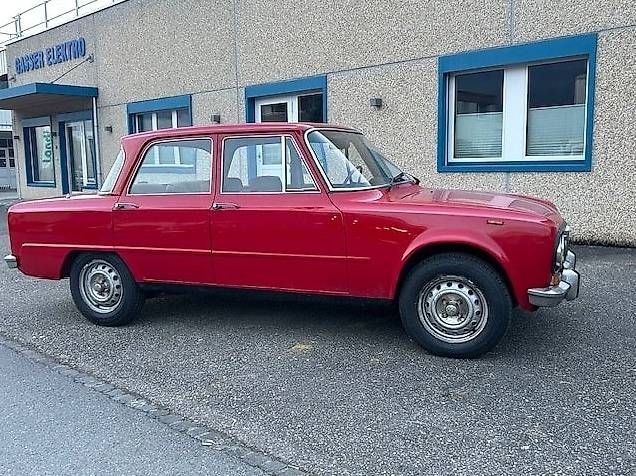 Automobili: Alfa Romeo Giulia Nuova Super mit Doppelweber – Usato da Alpnach Dorf venduto da inf_56t7 2