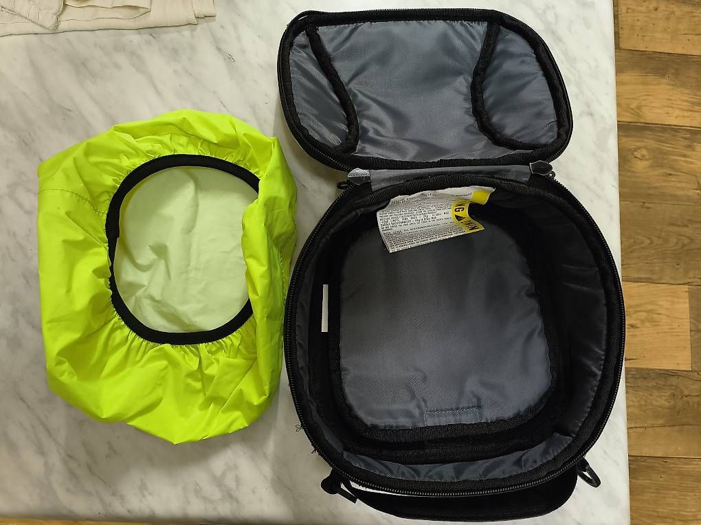 Zaini: Givi Tankrucksack mit Tanklock – Difettoso da Bassersdorf venduto da 1200 2