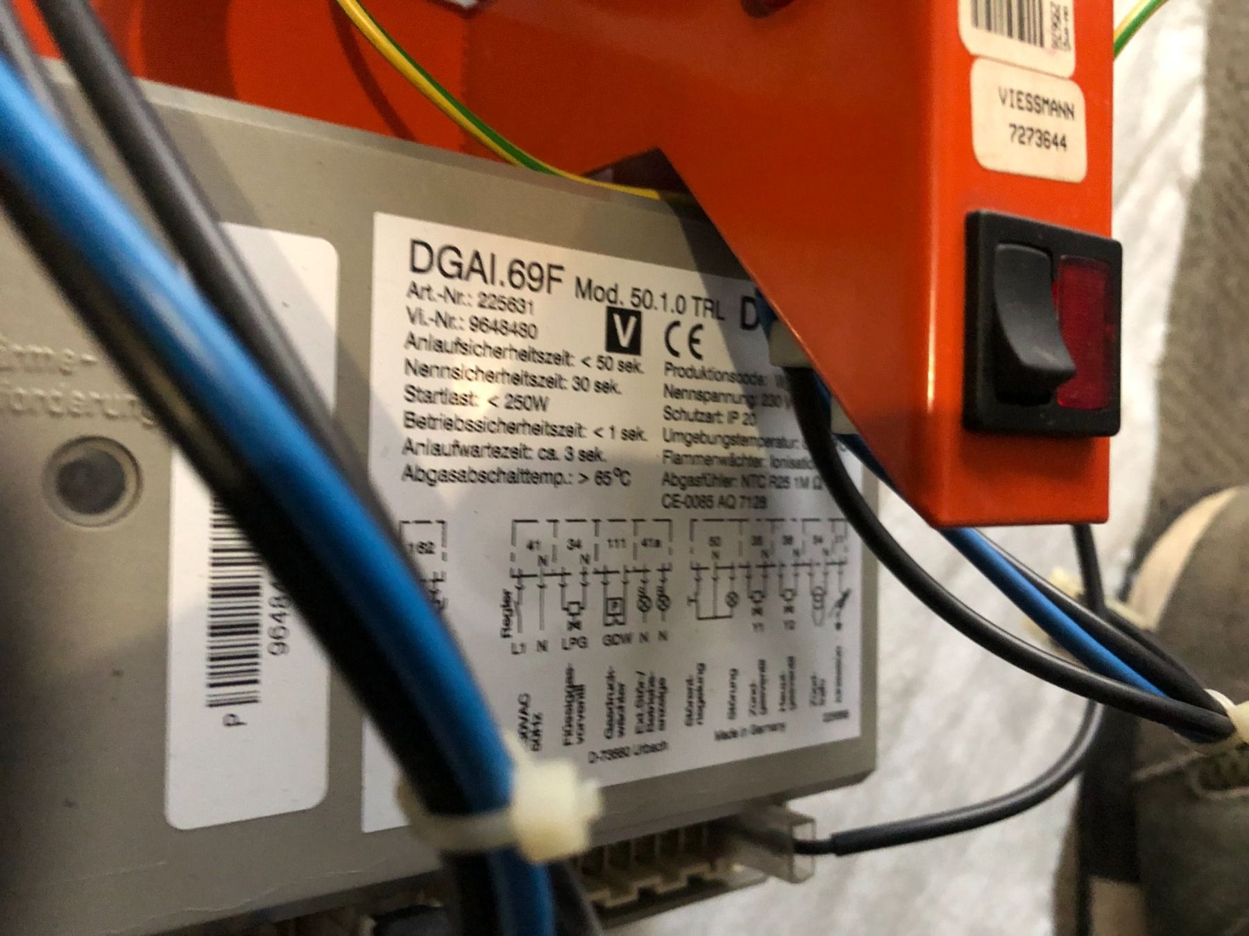 Viessmann Radiatori: Viessmann Gasfeuerungsautomat – Usato da Basel venduto da peterfalk 2