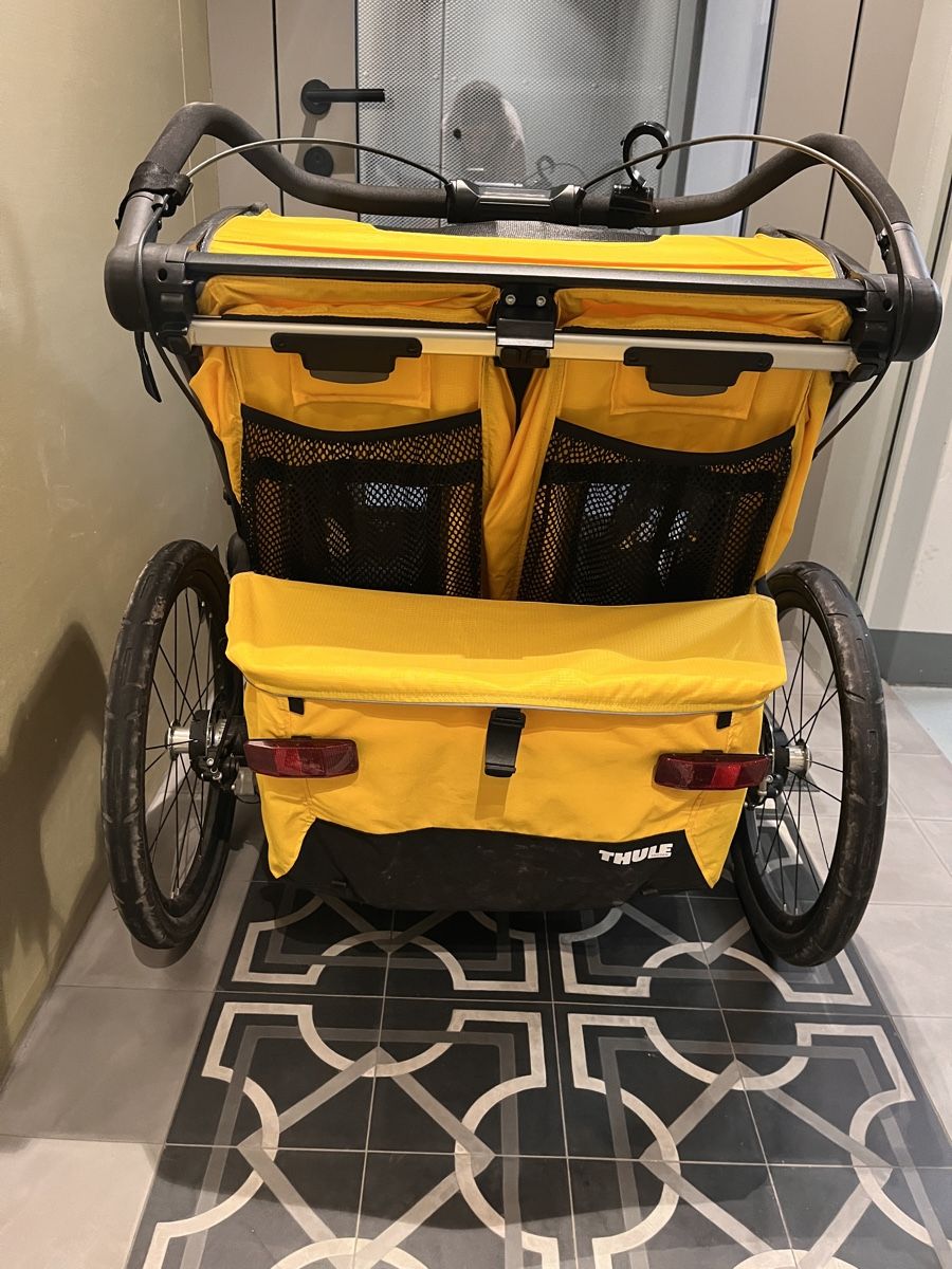 Thule Anhänger: Thule Chariot double Veloanhänger – Gebraucht aus Oberägeri von fam_k5sf