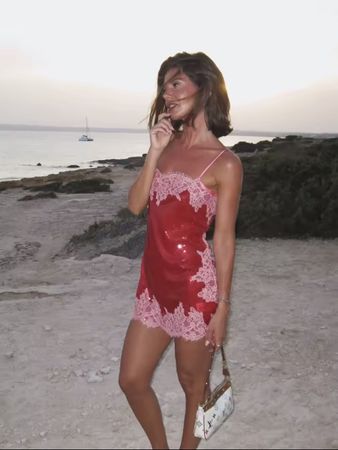 Robe courte dentelle rose et rouge taille S état neuf