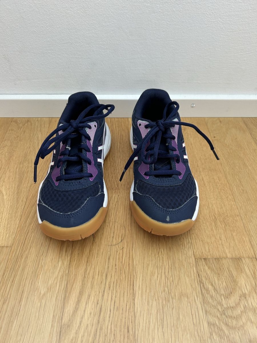 Asics Chaussures garçon: Asics Hallenschuhe, Grösse 32.5 – D'occasion à Bern par junibrise 1