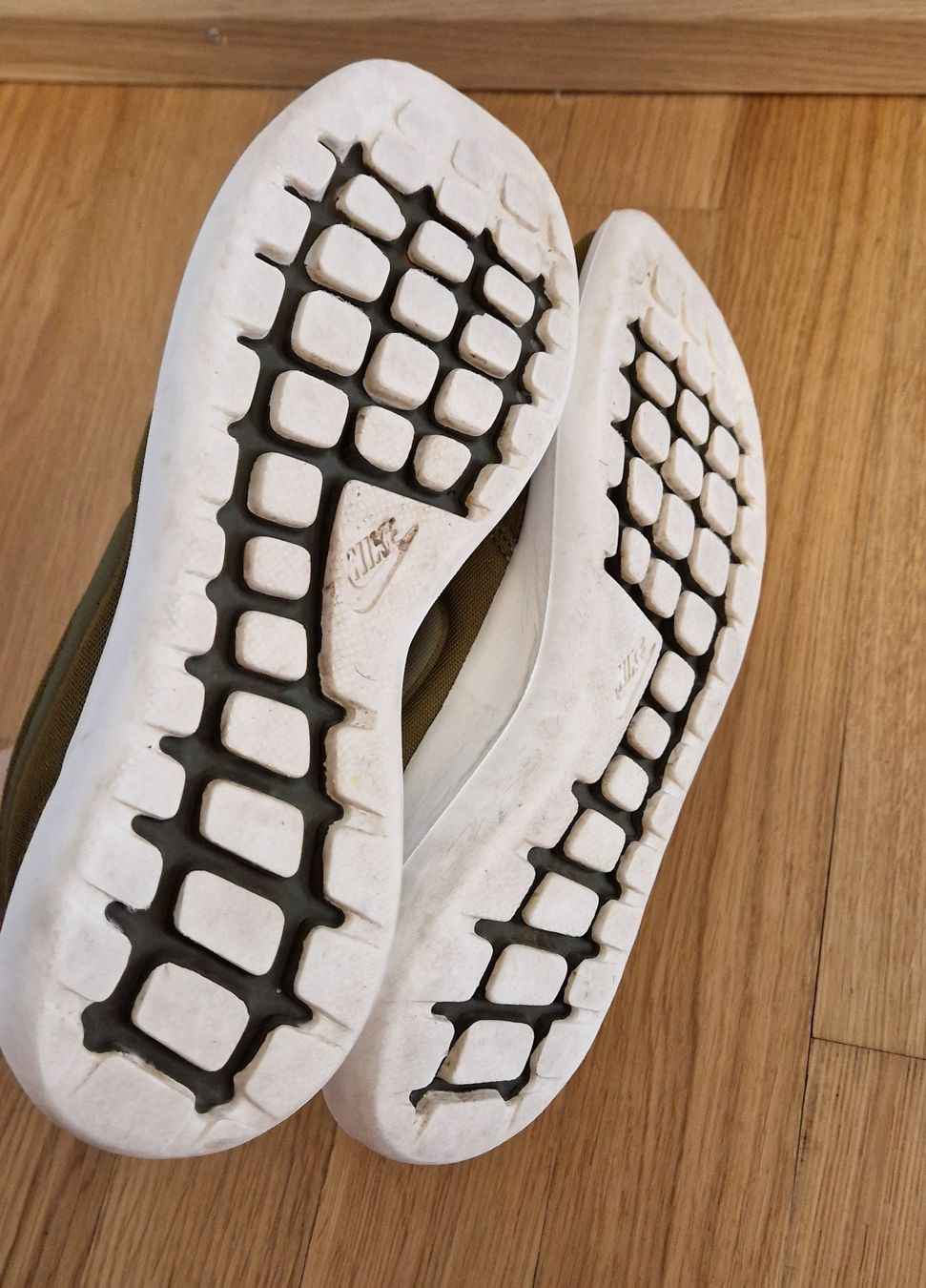Nike Scarpe da donna: Nike Roshe One olivgrün 40 – Usato da Zürich venduto da c.line89 5