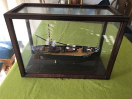 Antik Modell Schiff in Vitrine
