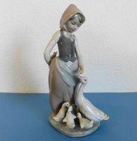 LLADRO Porzellan-Figur "Mädchen mit Gänsefamilie"
