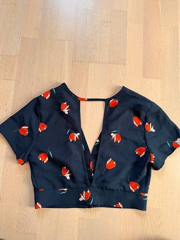 Pull&Bear Camicette: Geblühmtes Pull and Bear Oberteil – Usato da Arlesheim venduto da dan_vv9f 1