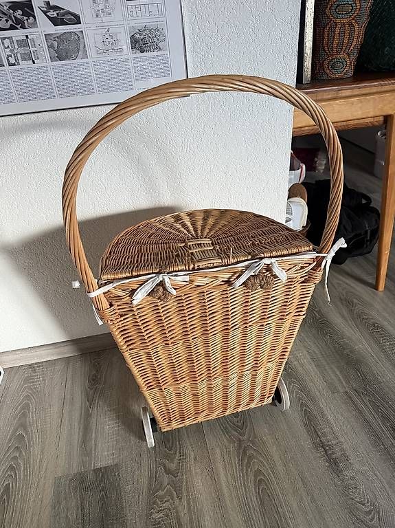 Paniers à linge: Panier à linge Ikea - TOLKNING  – D'occasion à Pully par Tasnimwhatever 1