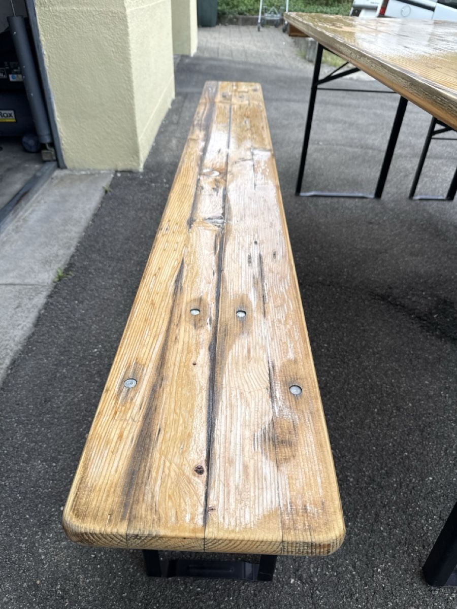 Set di tavolo e panche: Festbankgarnitur 70cm breit – Usato da Effretikon venduto da ahus 2
