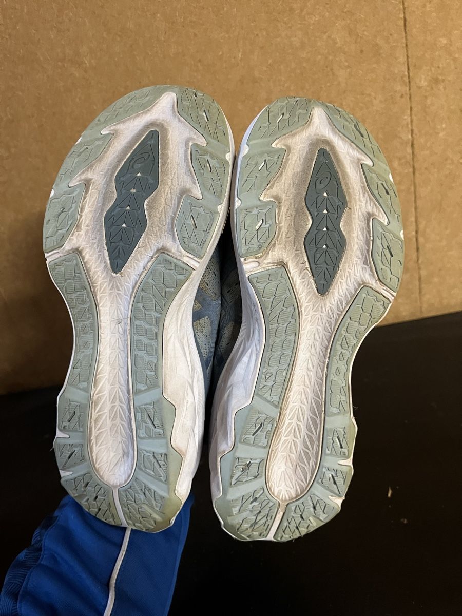Asics Damenschuhe: ASICS Novablast 2 Grösse 41.5 – Gebraucht aus Schwanden Sigrisw von Chrisii776 3