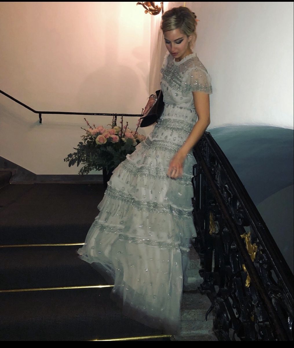 Kleider: Needle & Thread Kleid, grau, Grösse 36 – Gebraucht aus Bennau von Tizirohrer