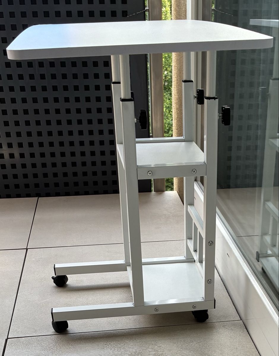 Tische: Jolie table sur roulettes – Gebraucht aus Collombey von ste_rb76 2