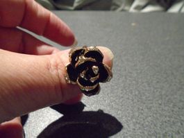Ring Blume, schwarz/goldfarbig/verstellbar