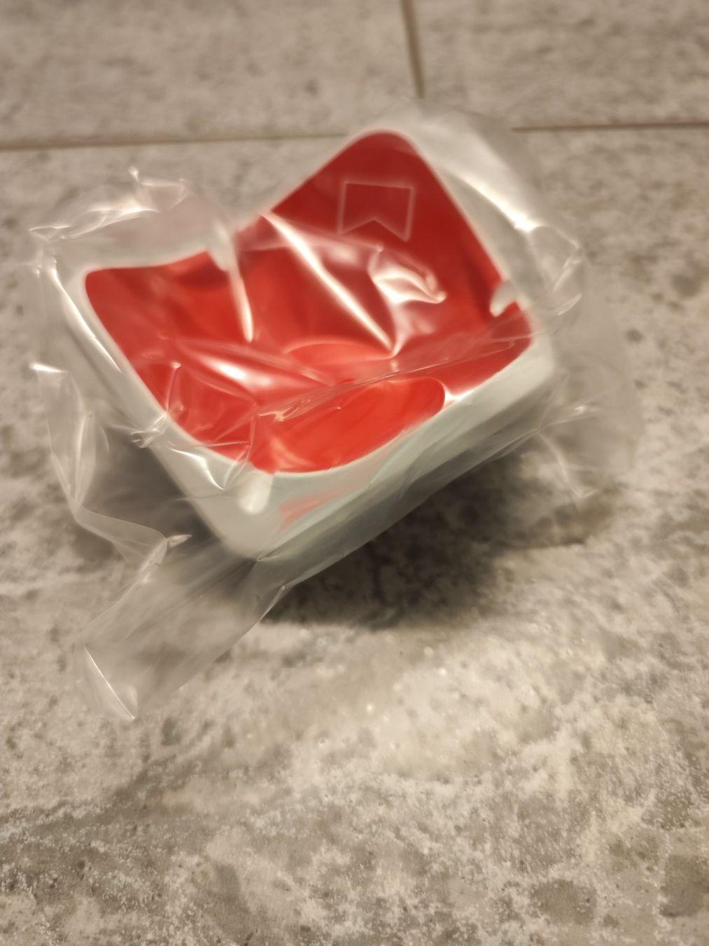 Marlboro Aschenbecher: Aschenbecher Rot / Weiss Neu Original Verpackt – Neu und originalverpackt aus Fislisbach von Hast1976 2