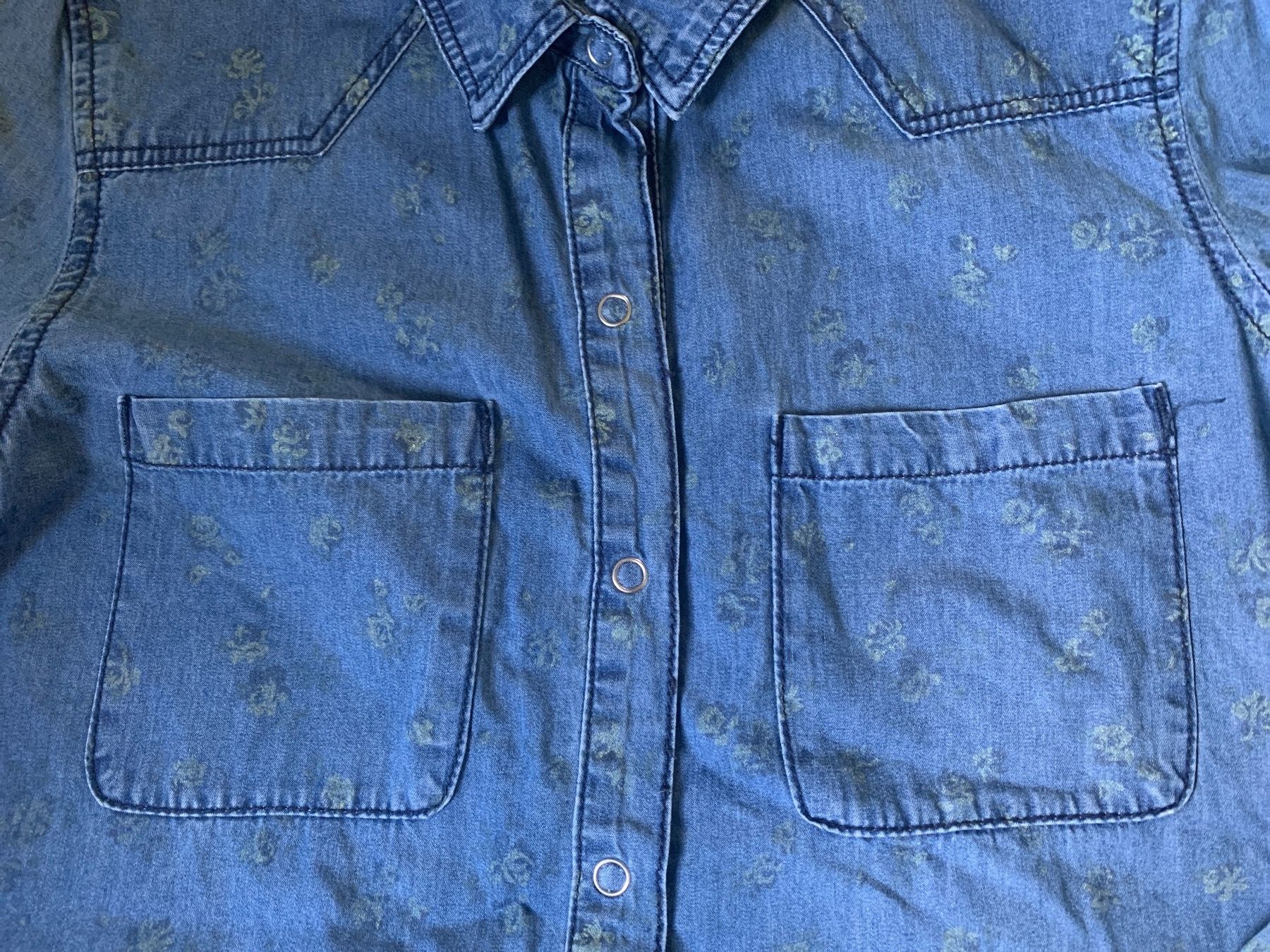 Camicette: Jeansbluse, mit Blumenmuster, Gr. S – Usato da Zürich venduto da Nora321