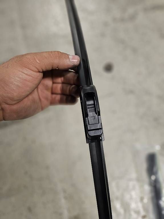 Tutti pezzi di ricambio auto: Scheibenwischer – Usato da Lengnau BE venduto da orh_nqg6 2