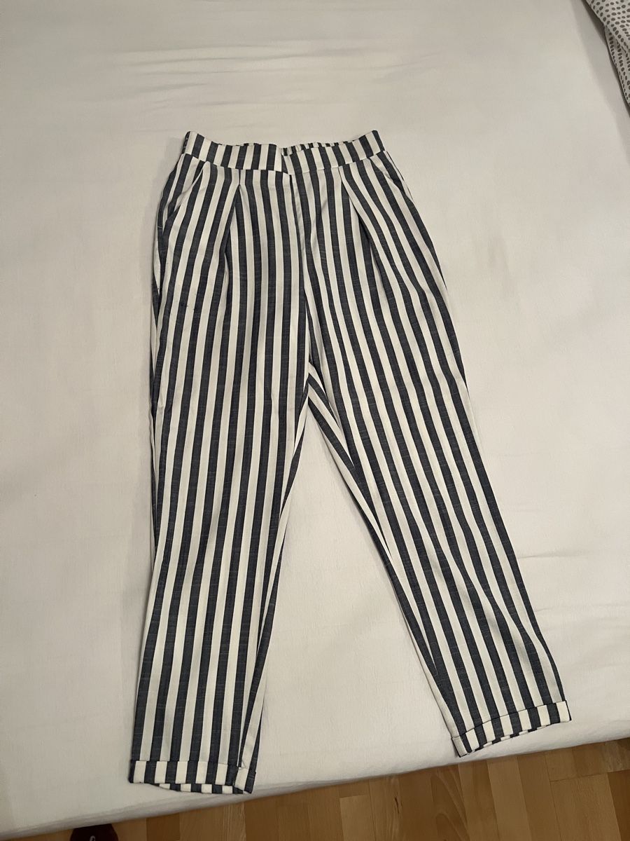 Stradivarius Pantaloni: Stradivarius Stoffhose gestreift - S – Usato da Rothrist venduto da FL_17