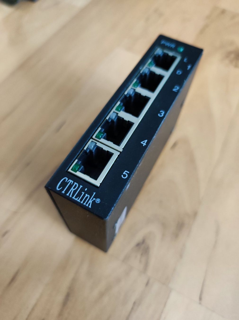 Elektronikbauteile: CONTEMPORARY CONTROLS SKORPION-5 ETHERNET SWITCH EISK5-100T – Gebraucht aus Ufhusen von HKSC