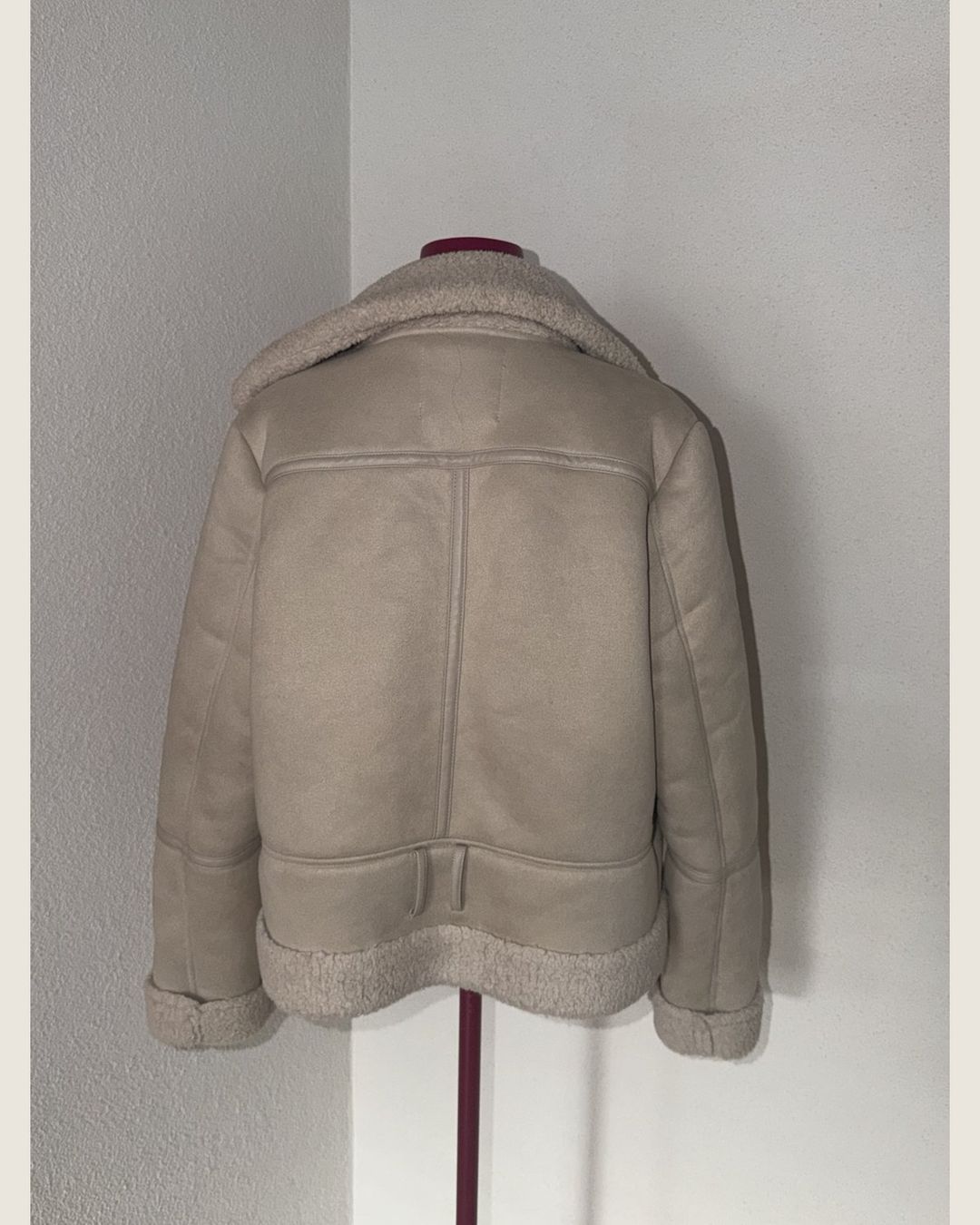 Stradivarius Jacken: Beige Teddyjacke – Gebraucht aus Niederuzwil von Lisascloset 2