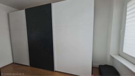 Kleiderschrank