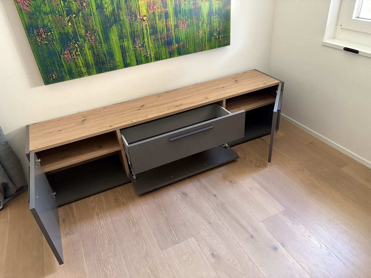 Pfister TV Möbel: PfisterLowboard Eiche &  MDF in grau  – Gebraucht aus Rifferswil von Skywin01 2