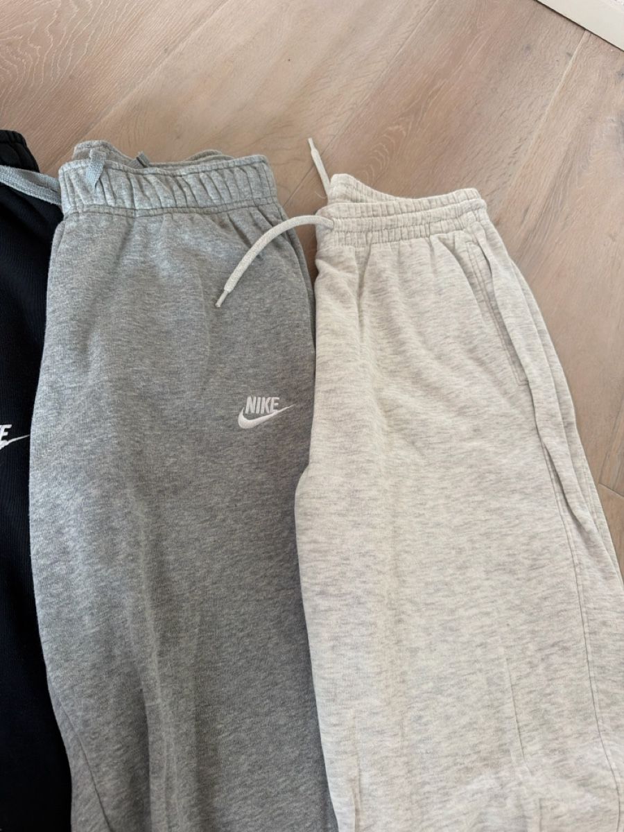 Nike Lotti di vestiti: À vendre 4 bas de jogging  dont 3 de marque Nike taille S – Usato da Chavornay venduto da son_svb8 2