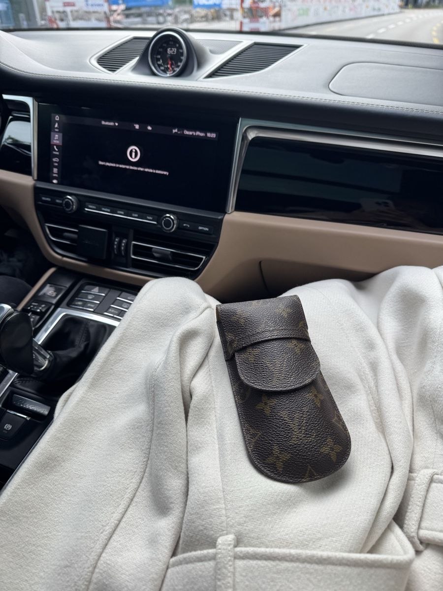 Louis Vuitton Altro in  Abbigliamento & Accessori: Louis Vuitton Brillenetui Monogram - Top Zustand – Usato da zürich venduto da Bailey17 6