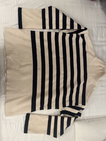 schöner warmer Zara Pullover mit Kragen
