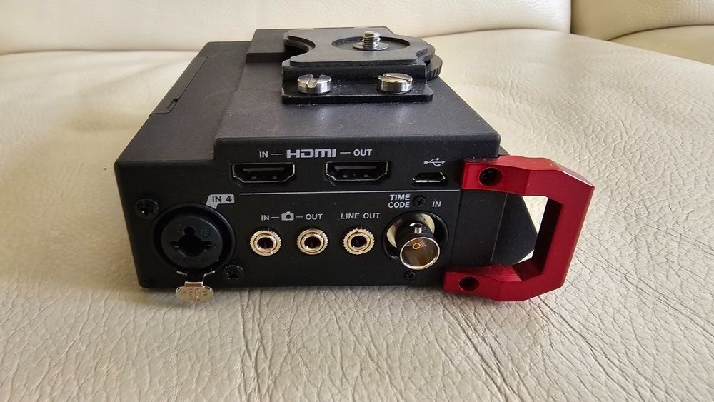Tascam Registratori: Tascam DR-701D 6-Track Field Recorder for DSLR with timecode – Usato da Geneve venduto da T36 4
