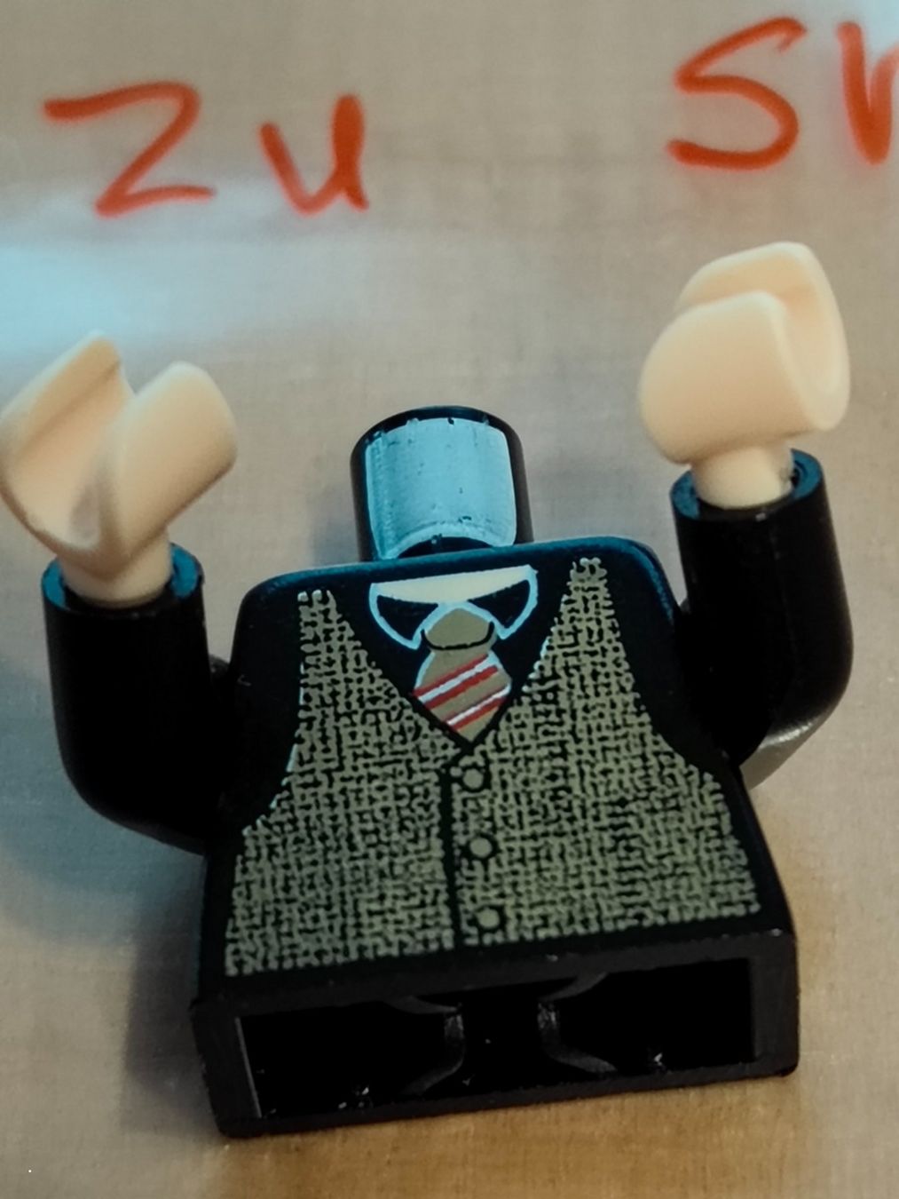 Lego Baukästen: Legofigur Torso  zu sr006   mit Armen /B81 – Gebraucht aus St. Gallen von Bisaknosp 4