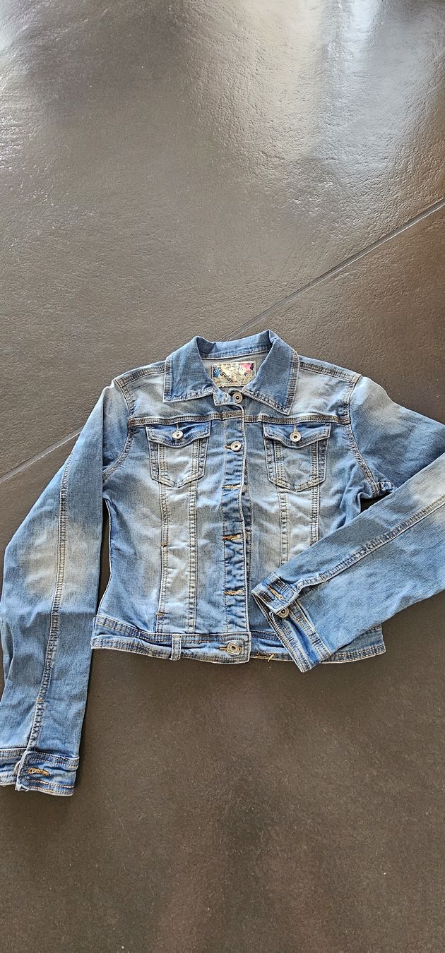 Jacken: Coole Jeansjacke Gr. S – Gebraucht aus Richterswil von furlan