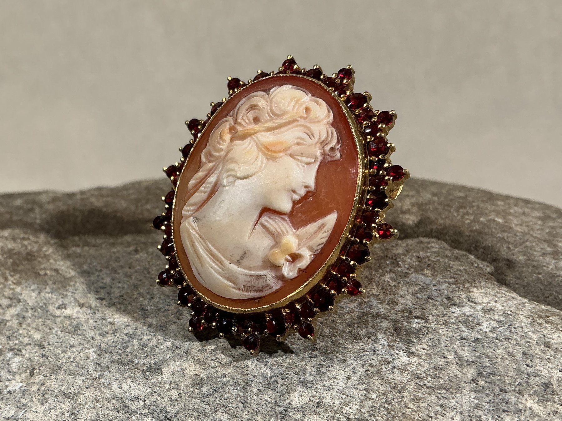 Spille & Fermagli: BÖHMISCHER GRANATSCHMUCK Brosche Cameé – Nuovo (secondo la descrizione) da Richterswil venduto da Restwert_Richterswil 1