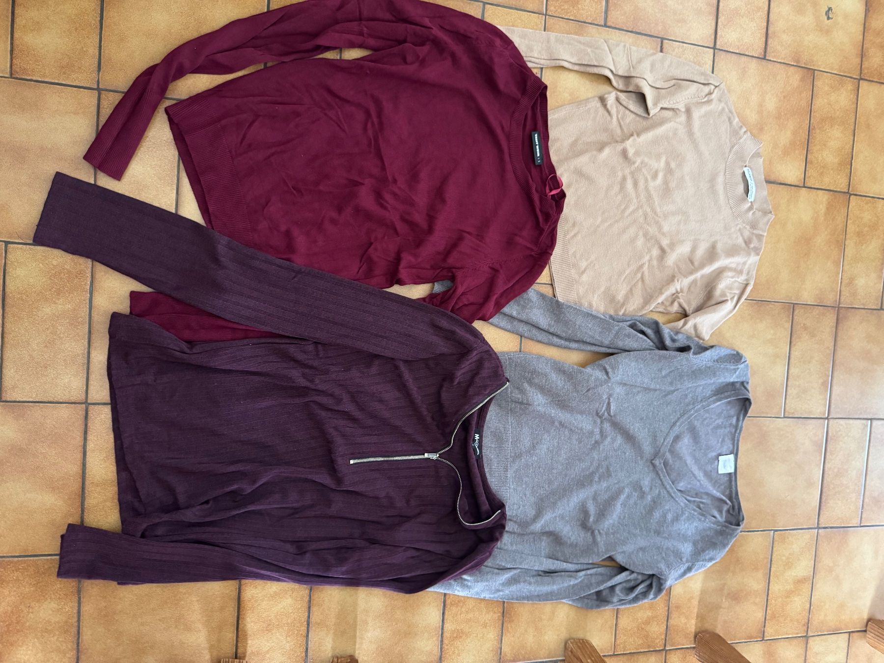 Maglioni & Felpe: Lot 4 pulls Taille S Mel – Usato da Veyrier venduto da Kimedovapa_1 1