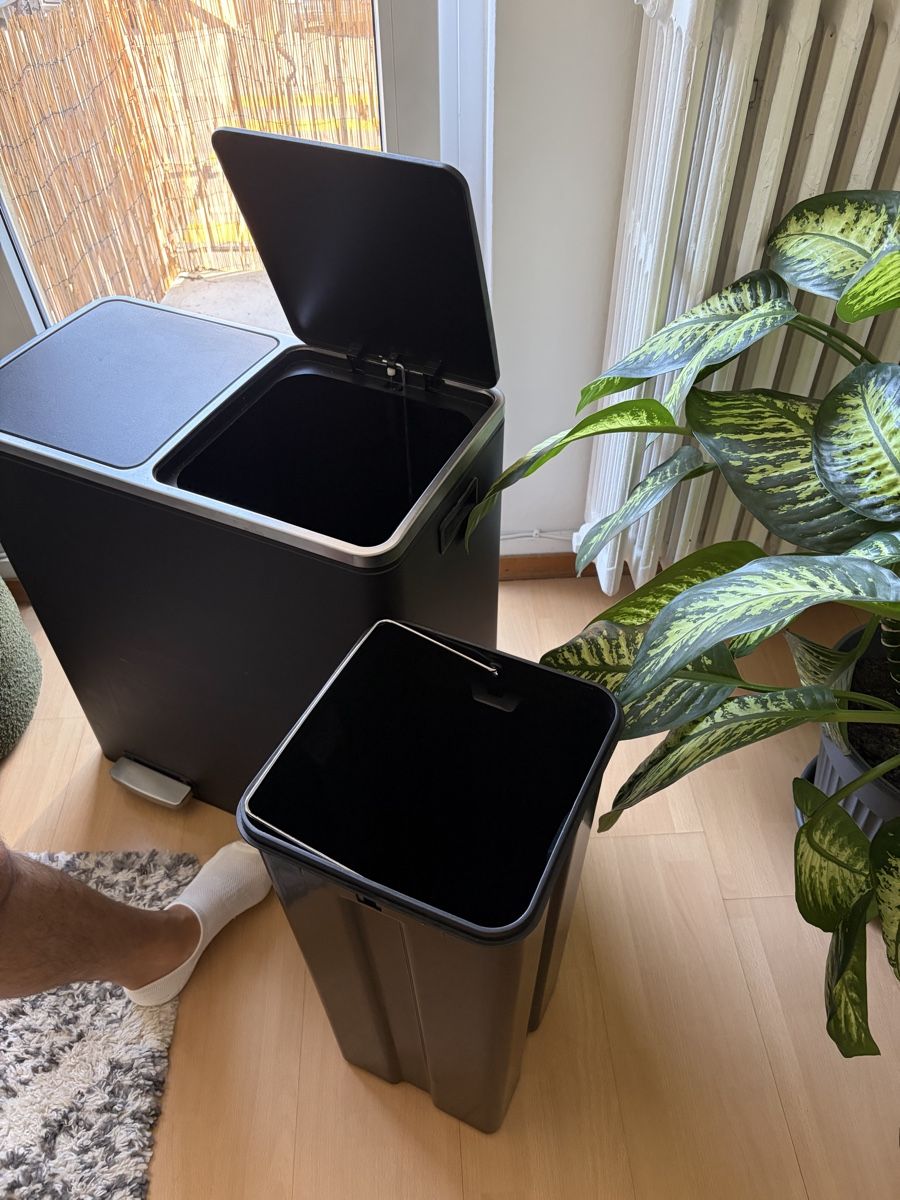 Poubelles: Trenn-Abfalleimer schwarz zwei Fächer – Neuf (Voir description) à Zürich par kis_8g7j 7