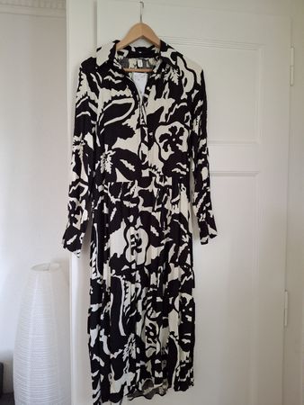 Robe H&M blanche et noire XS en viscose