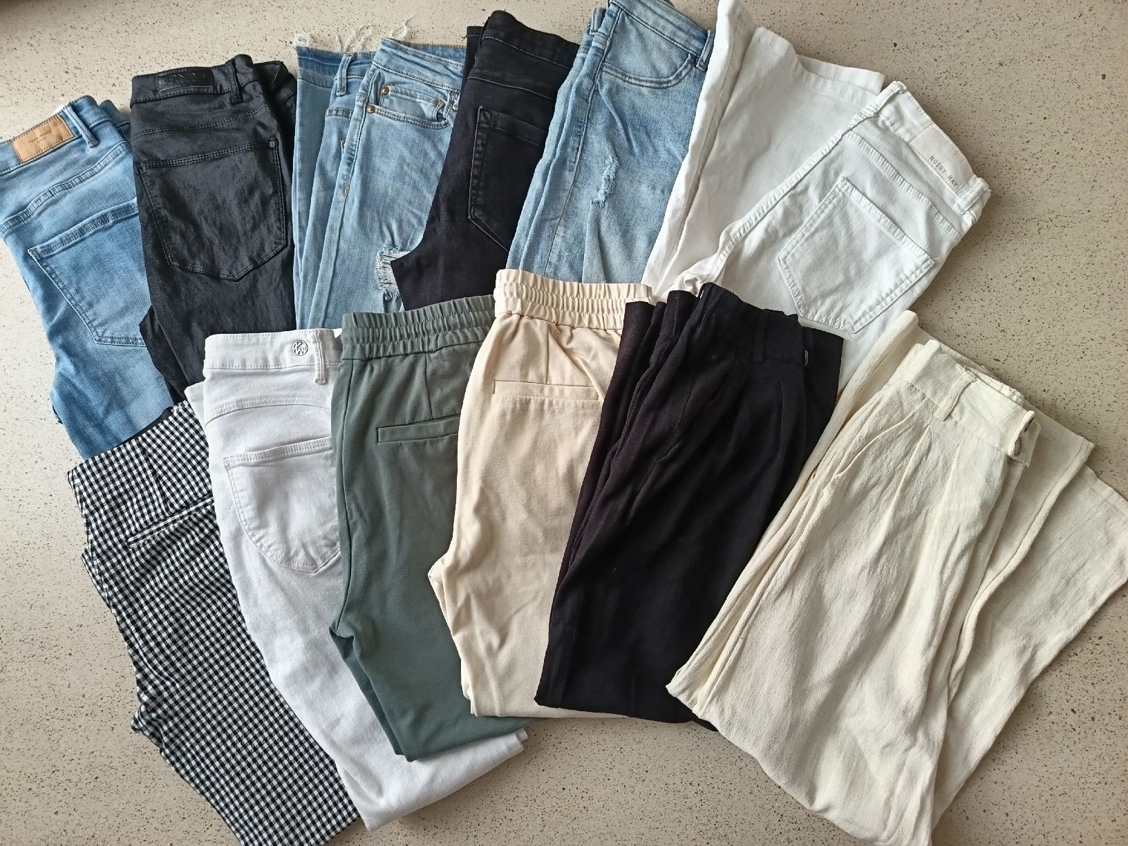 Kleiderpakete: 30 teiliges Kleiderpaket XS-S – Gebraucht aus Montlingen von Akitoichiro 1