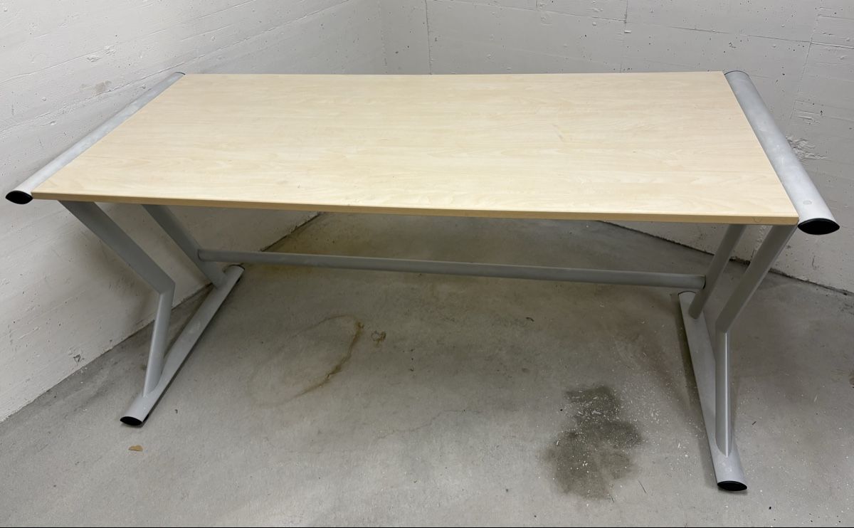Tische: Pult Tisch – Gebraucht aus Zürich von natalie78