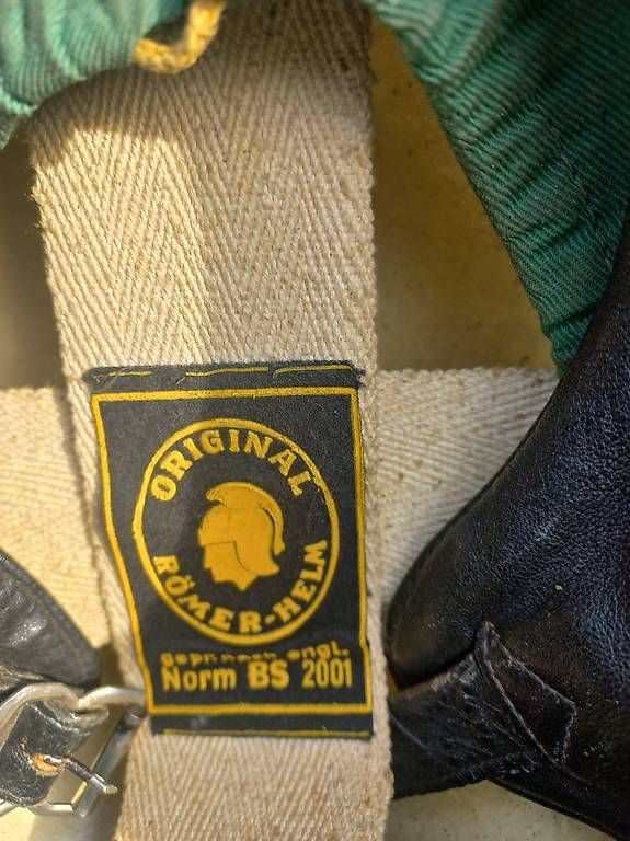 Vêtements & accessoires anciens: Alter Topfhelm / Halbschalenhelm von Römer – D'occasion à Frauenkappelen par Chruetzhubel 3
