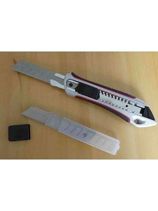 Tutti gli attrezzi: Cuttermesser + 10 Ersatzklingen – Usato da St. Margrethen SG venduto da Plotterfolien-Shop
