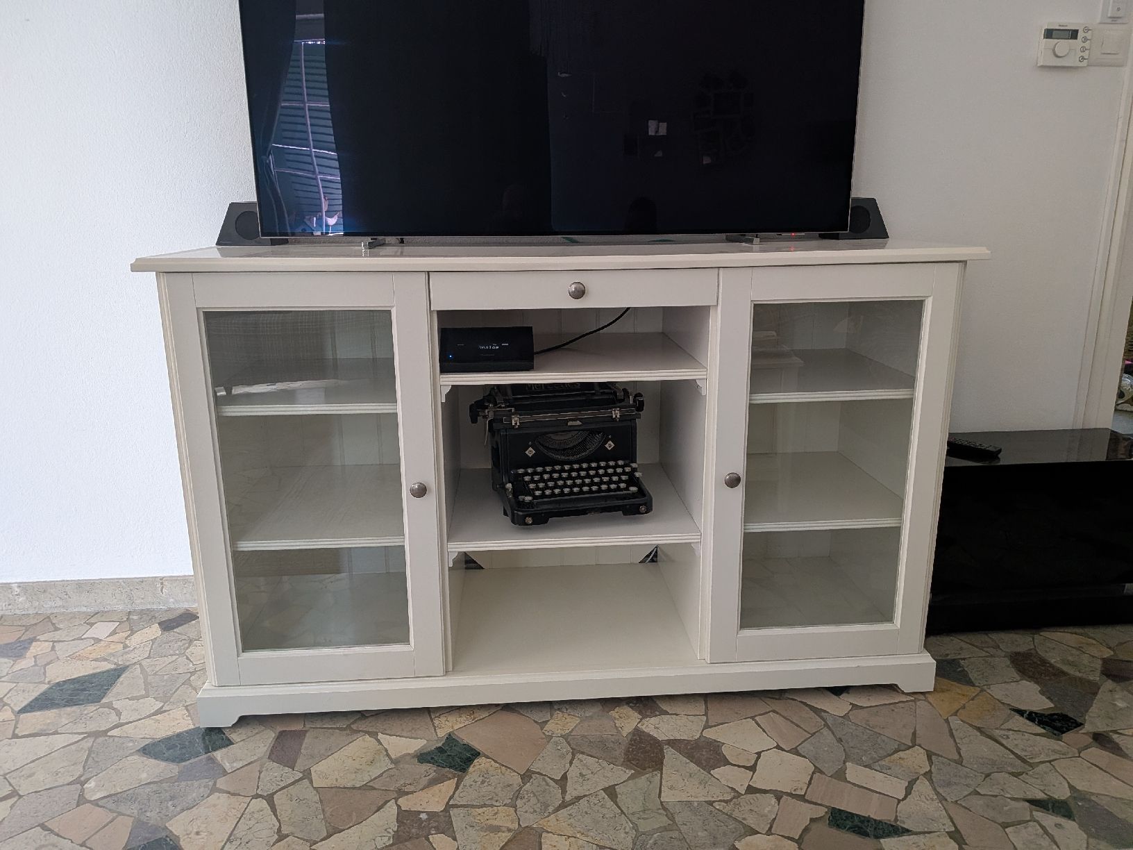 Ikea Mobili TV: Fernseher Möbel  (ohne Geräte) – Usato da Grenchen venduto da garage-city