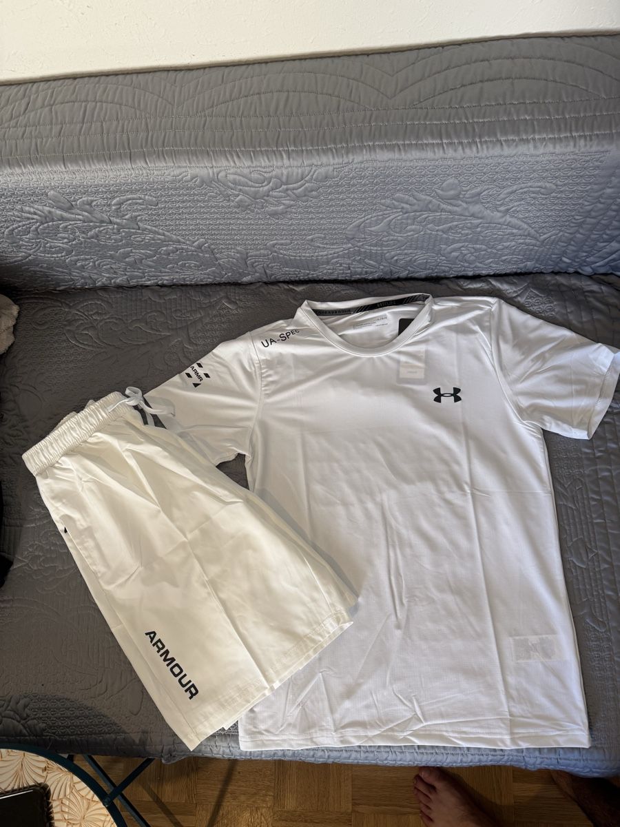 Under Armour Lots de vêtements: Ensemble Under Armour  – Neuf avec emballage d'origine à Cormondrèche par zak_f5lg 2
