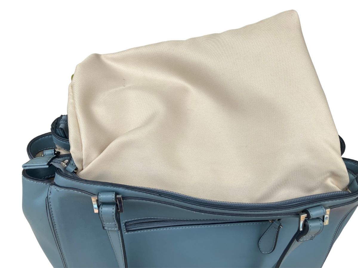 Borse da donna: Hellblaue Kunstleder Handtasche - Aus meiner Dean-Box – Usato da Schleinikon venduto da Blake_7k9t 7